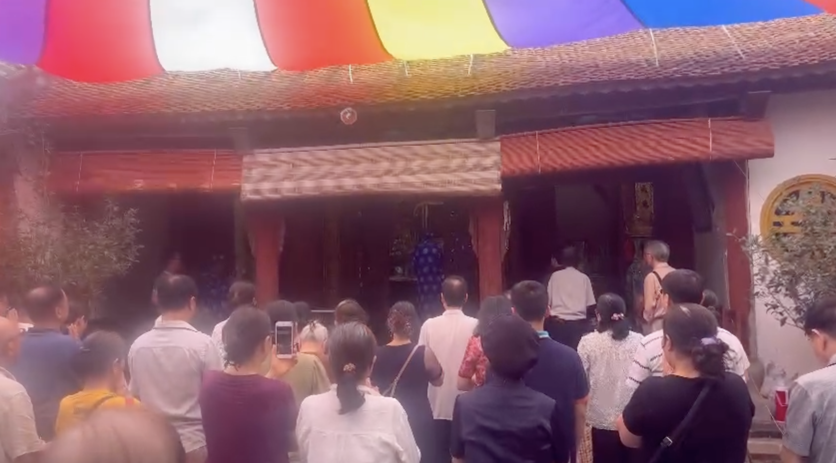 Kính thưa các cụ các ông các bà cùng toàn tộc nhân họ Phùng Bát Tràng